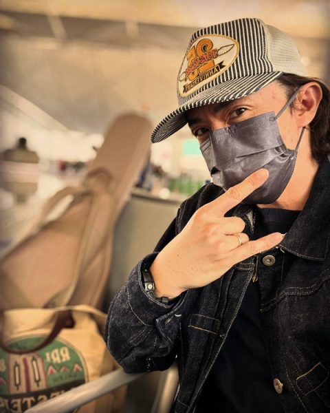 张继聪自爆带了吉他来马开工3个星期。