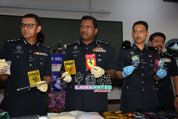 警方也起获摇头丸制成的毒品果汁。