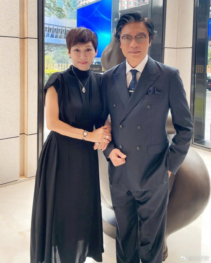 继承者的余安安雍容华贵。