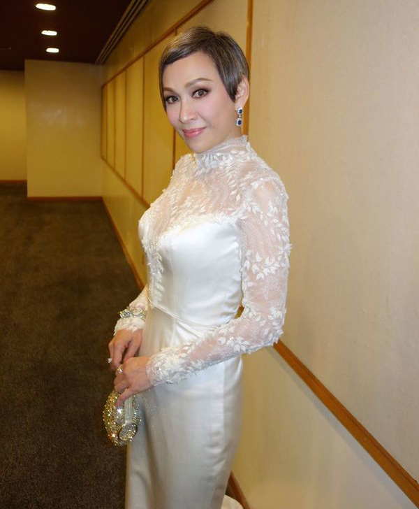 余安安有“最索婆婆”、“美魔女”等称号。