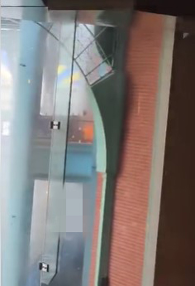 不出数秒,该西餐厅的二楼空间就被大火吞噬。