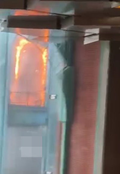 不出数秒,该西餐厅的二楼空间就被大火吞噬。