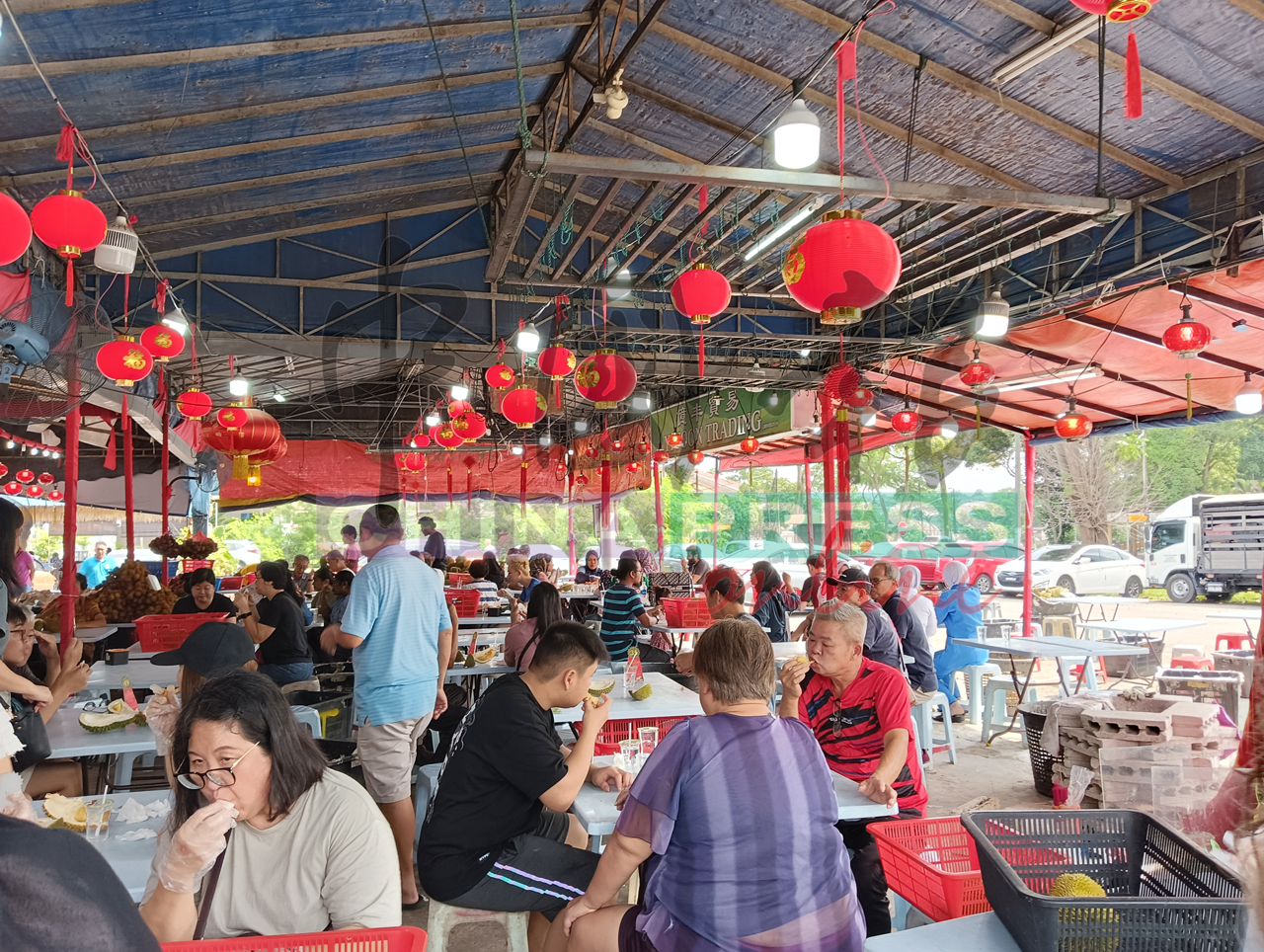 RM30甘榜榴梿自助餐风波 摊主不排除 起诉网民诽谤