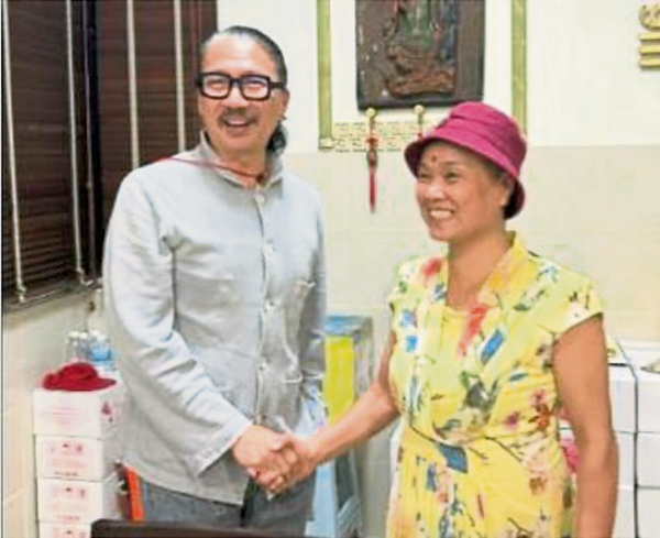 吴圣雄（左）与白世音在1月22日首次会面。