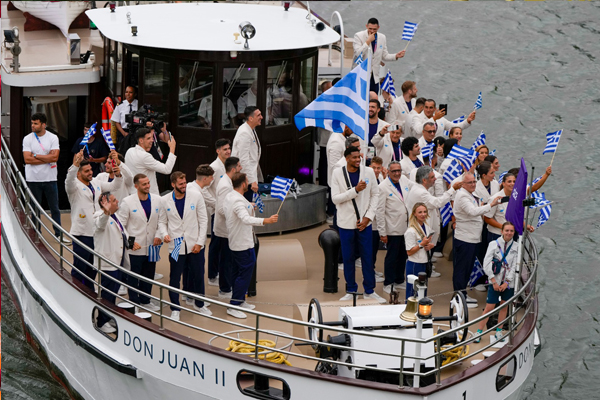 2024巴黎奥运｜开幕了 中国代表团入场