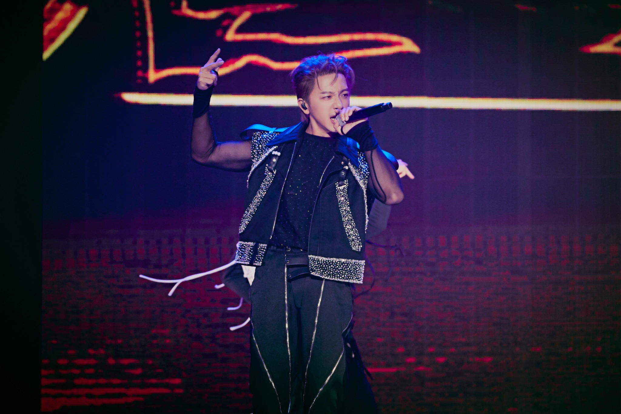 Energy隔22年登小巨蛋 他站6公尺高台吓到脸发白