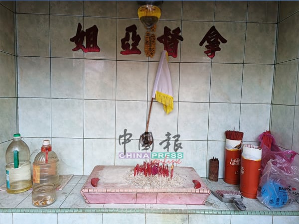 “拿督亚姐”原名叫“拿督亚者”，是一名拿督男。




