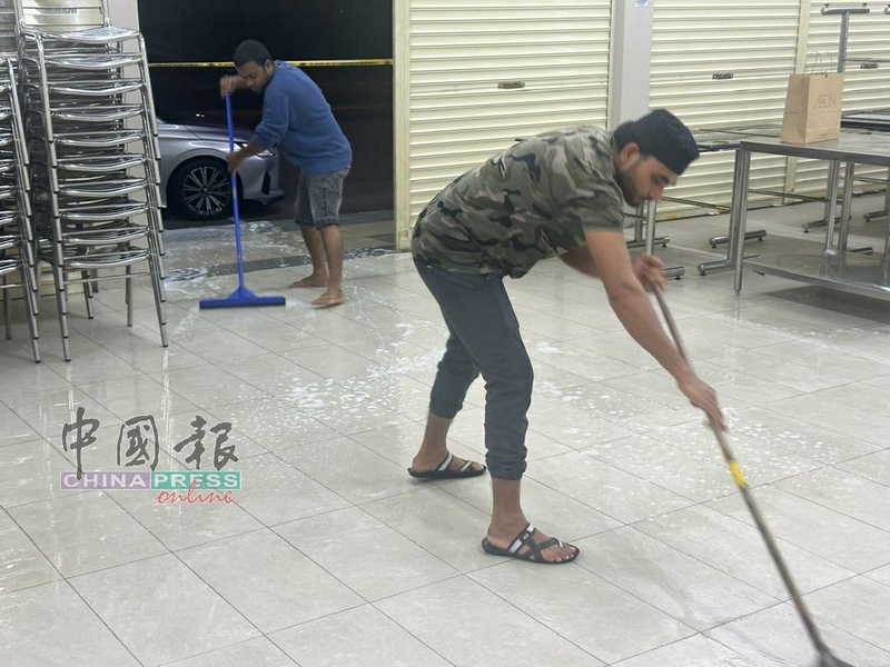 独家｜真的给“狗痴”害惨了! 嘛嘛店遭查封  清洗桌椅地面7次