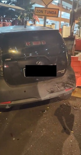 被撞的3车有不同的毁损程度。