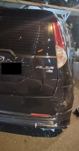 被撞的3车有不同的毁损程度。