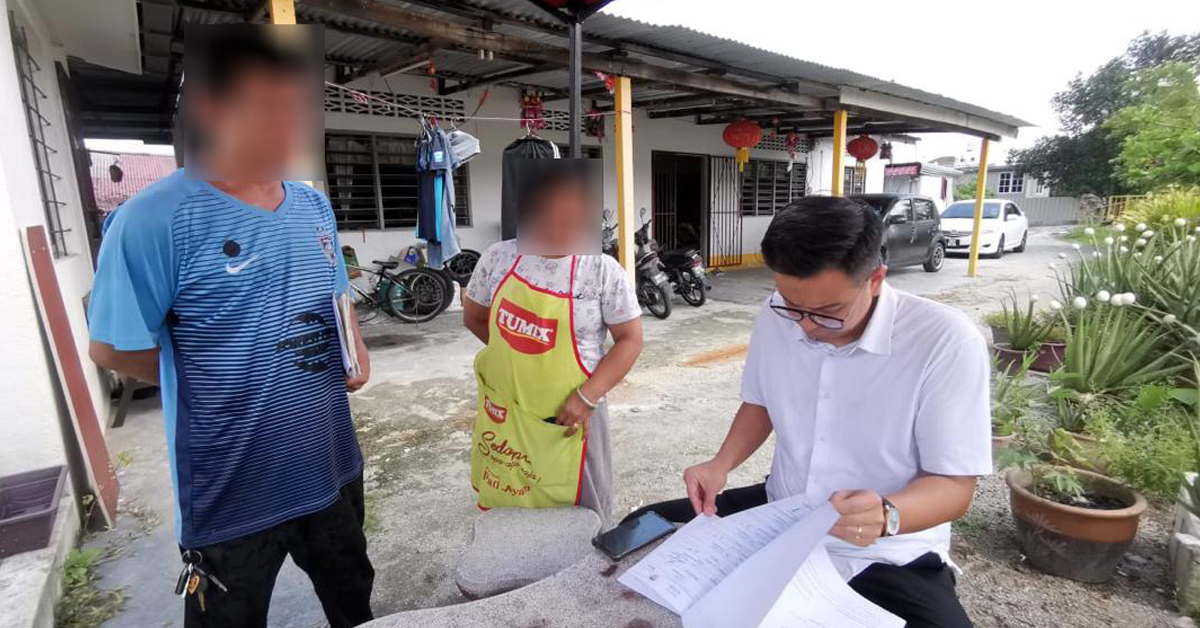 一对夫妇向王俊伟求助。