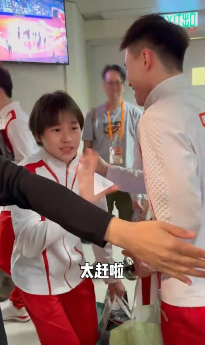 王祖蓝与全红婵上演搞笑告别画面，让网友直呼“两大e人都好可爱！”