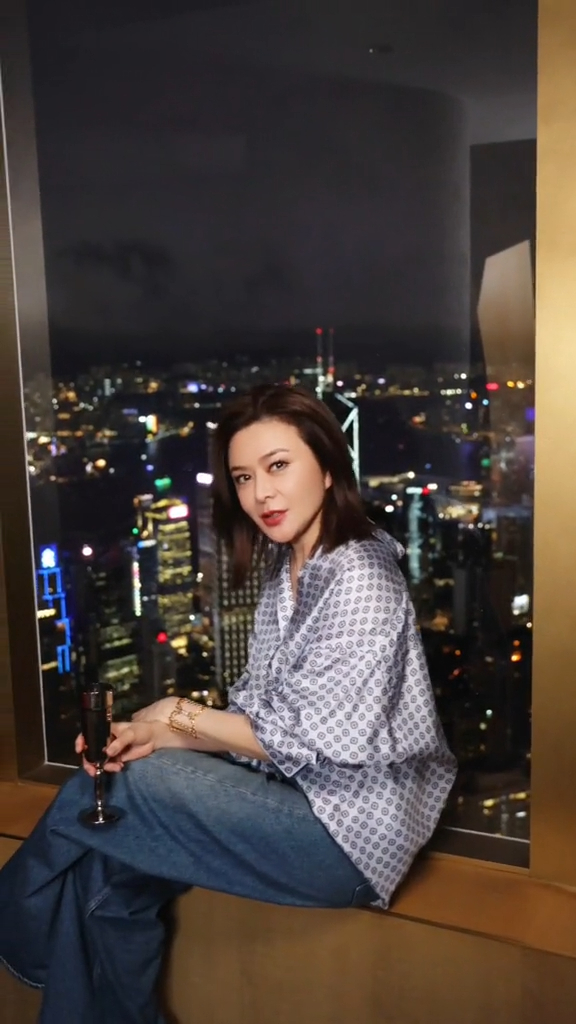 坐拥整个维港海景。