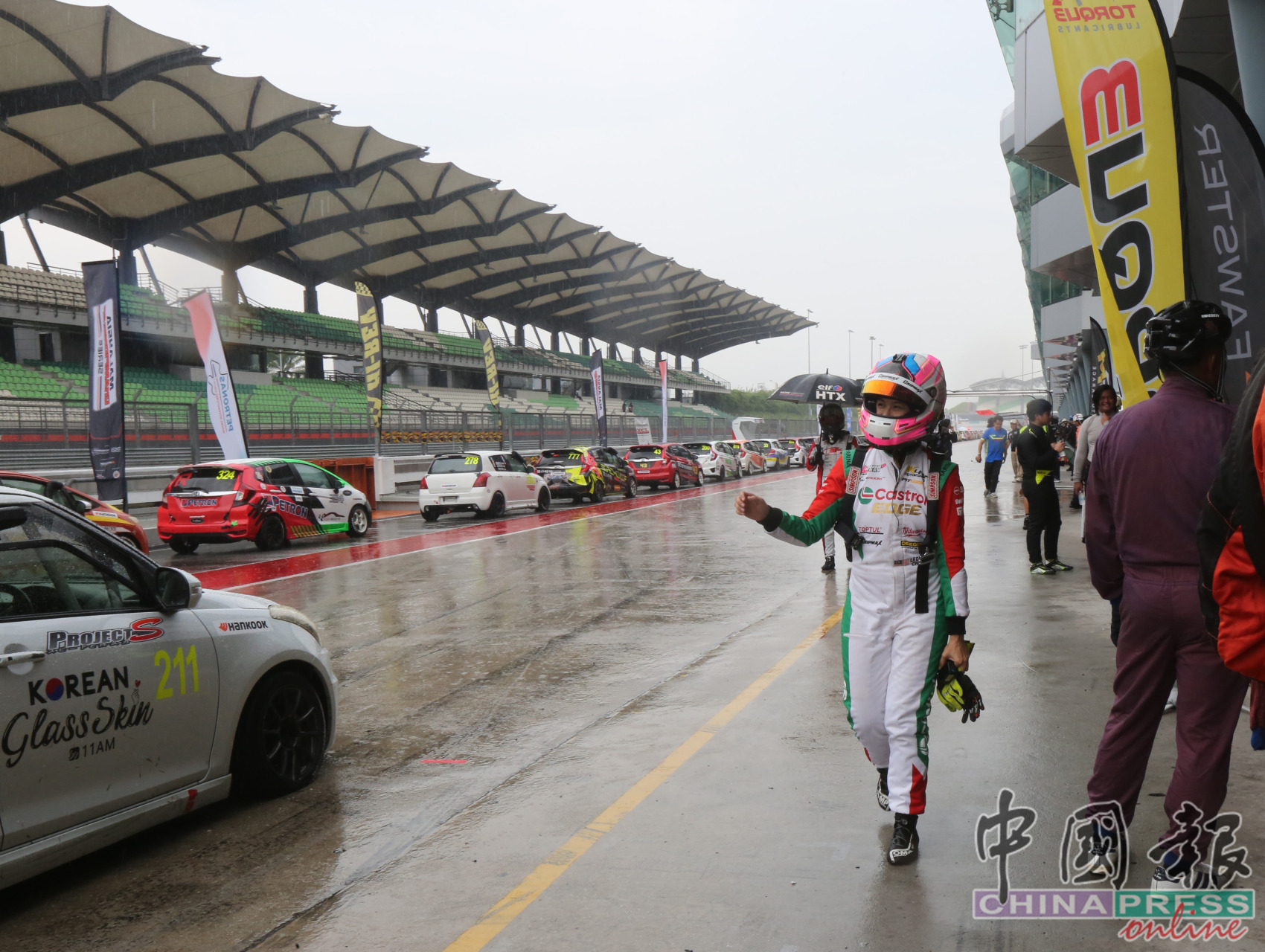 字游自在｜赛车场上笑傲群雄   女车手Leona Chin进击GT大赛