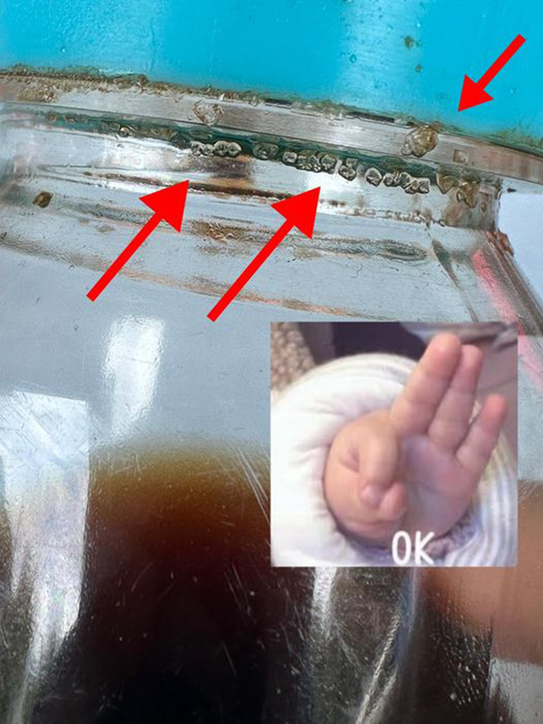 如果酱油瓶的瓶身或瓶口出现透明结晶，可能是盐结晶。