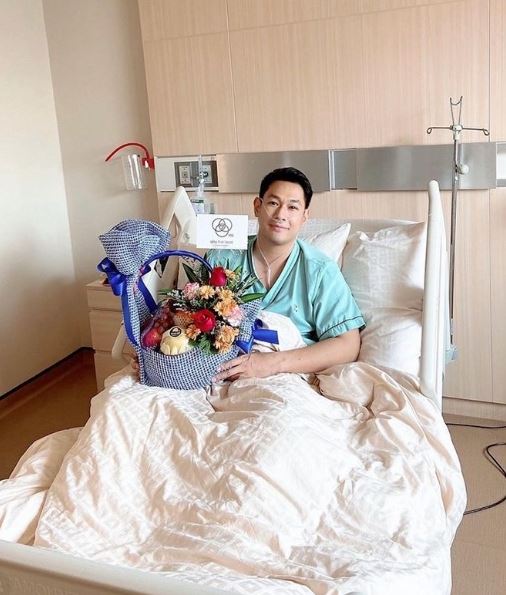 阿卡潘2022年10因心肌癌赴医院治疗。(图/翻摄自IG)