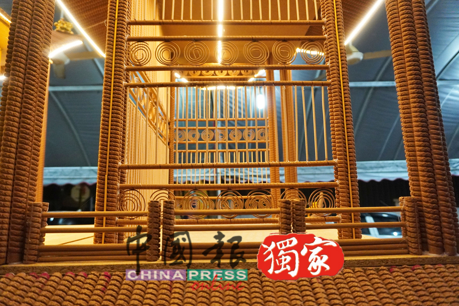 皇船上的每一处设计都很精致，阁楼的设计也加入了塔香，增添美感。