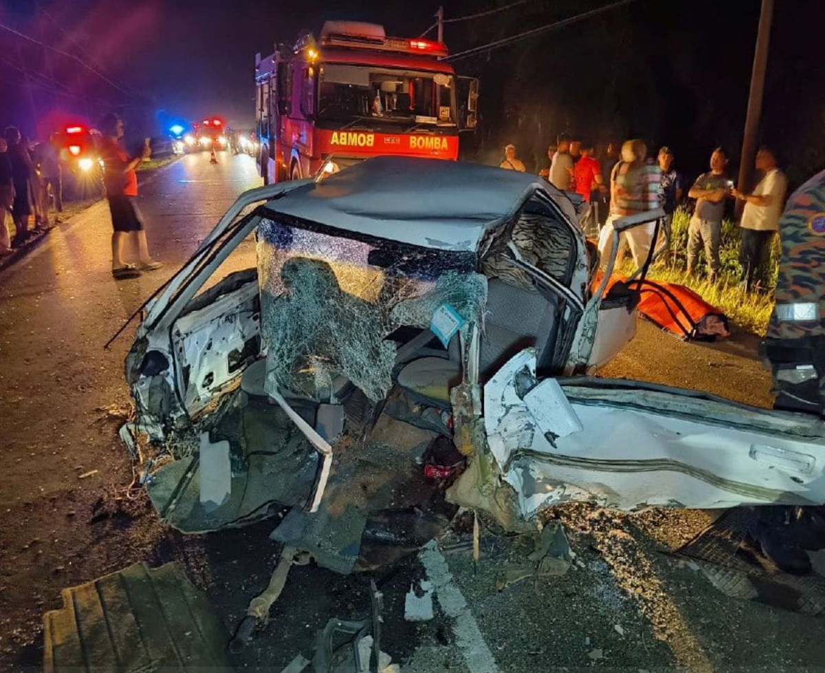 车撞货卡及摩哆 酿3死10伤