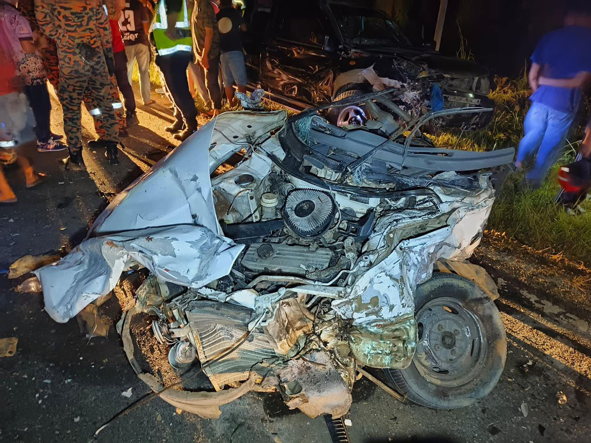 车撞货卡及摩哆 酿3死10伤