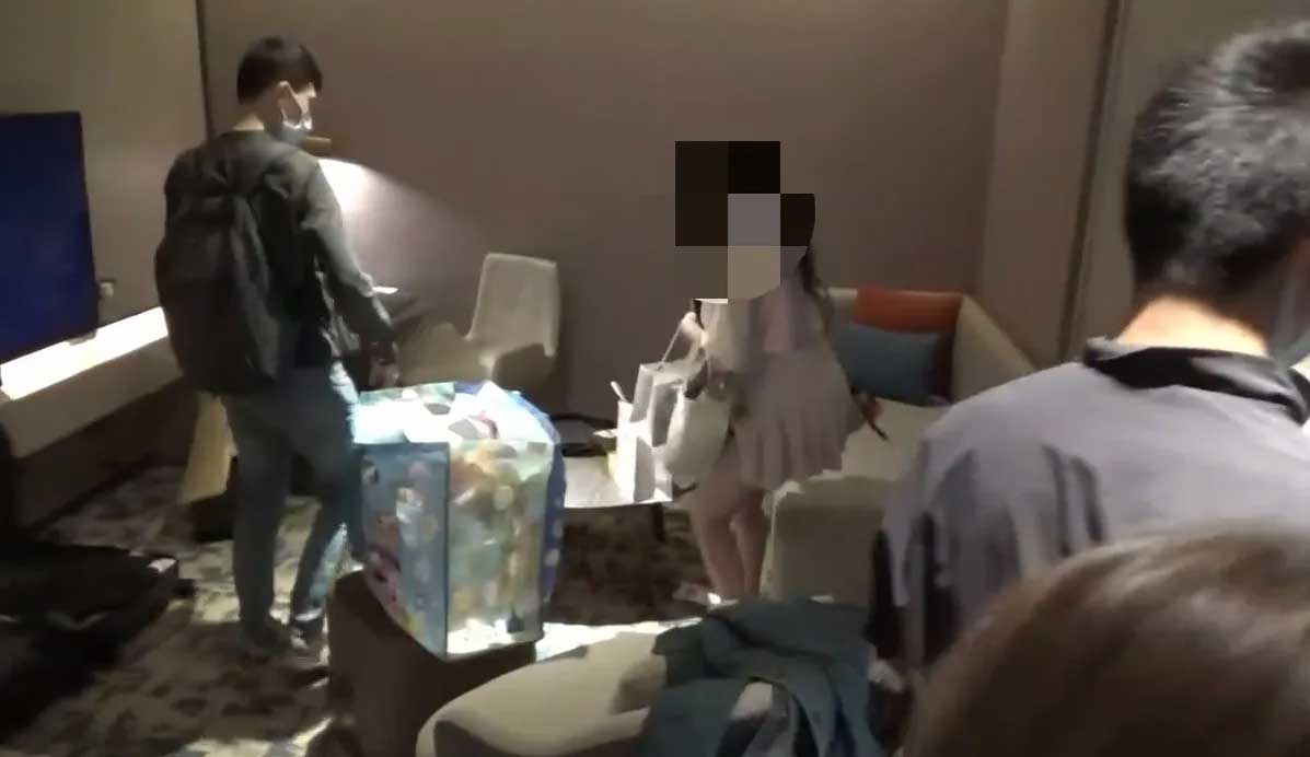 专案小组在2人入住的高级酒店逮人。