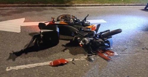 车上幽会遭撞破 男子开车 撞翻警员摩哆逃