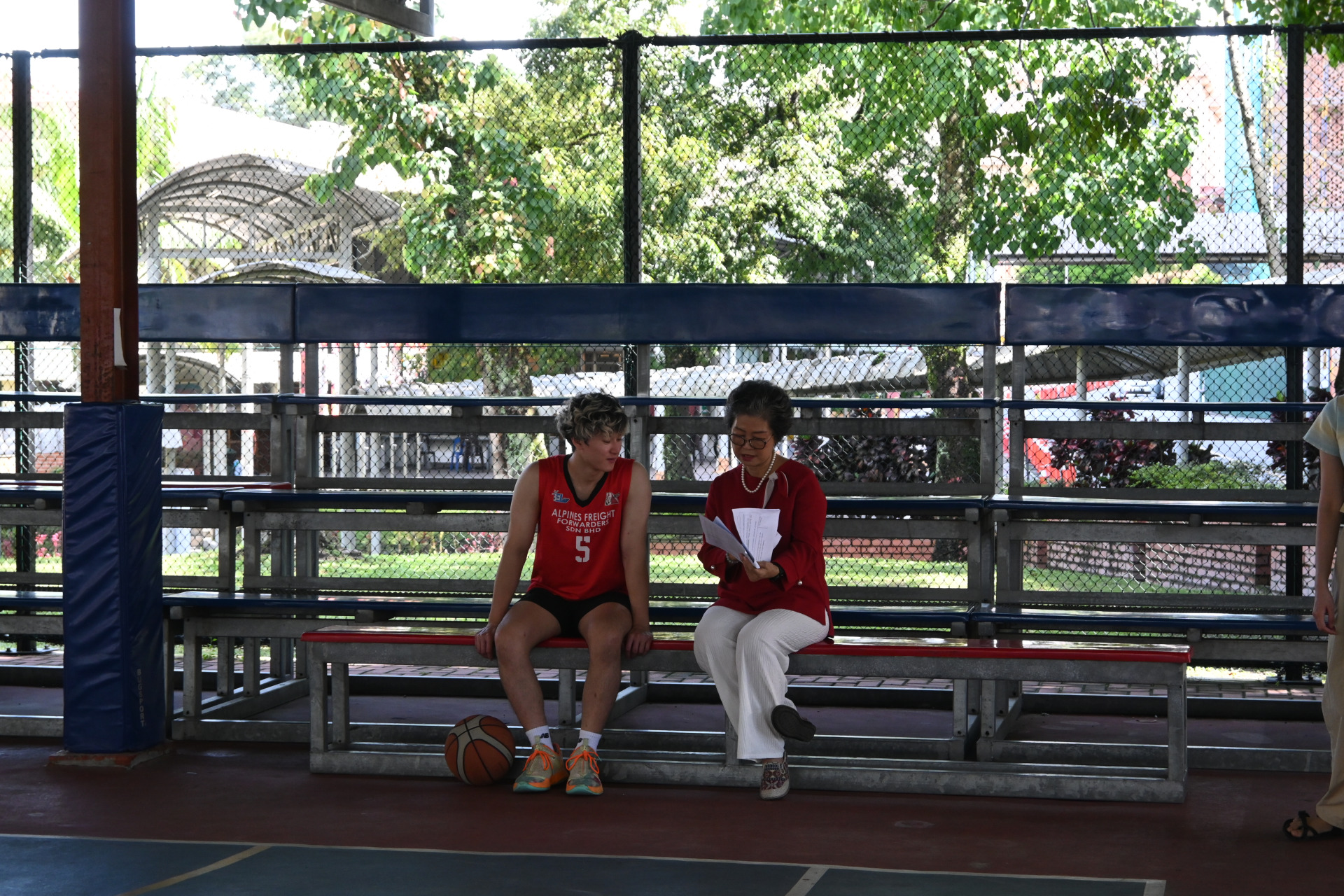 学习现场｜数码时代不脱节 老人网红突破年龄鸿沟