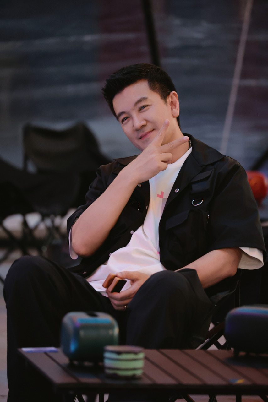 态度转变称不想离婚  黄圣依遭质疑赚流量