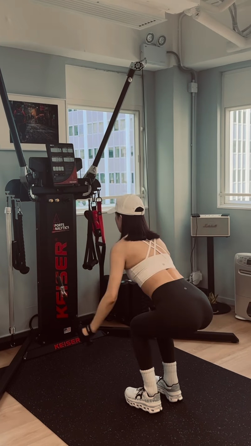 佘诗曼超自律身材管理  狂健身操出完美蜜桃臀