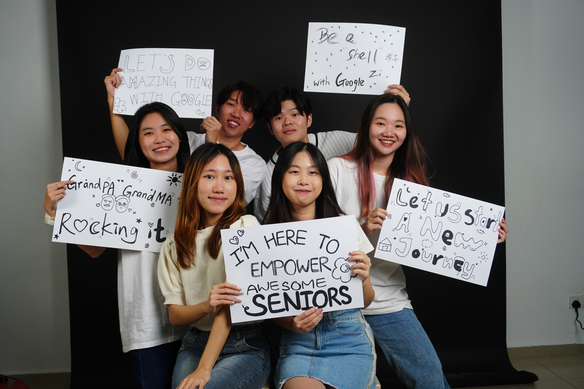 学习现场｜数码时代不脱节 老人网红突破年龄鸿沟