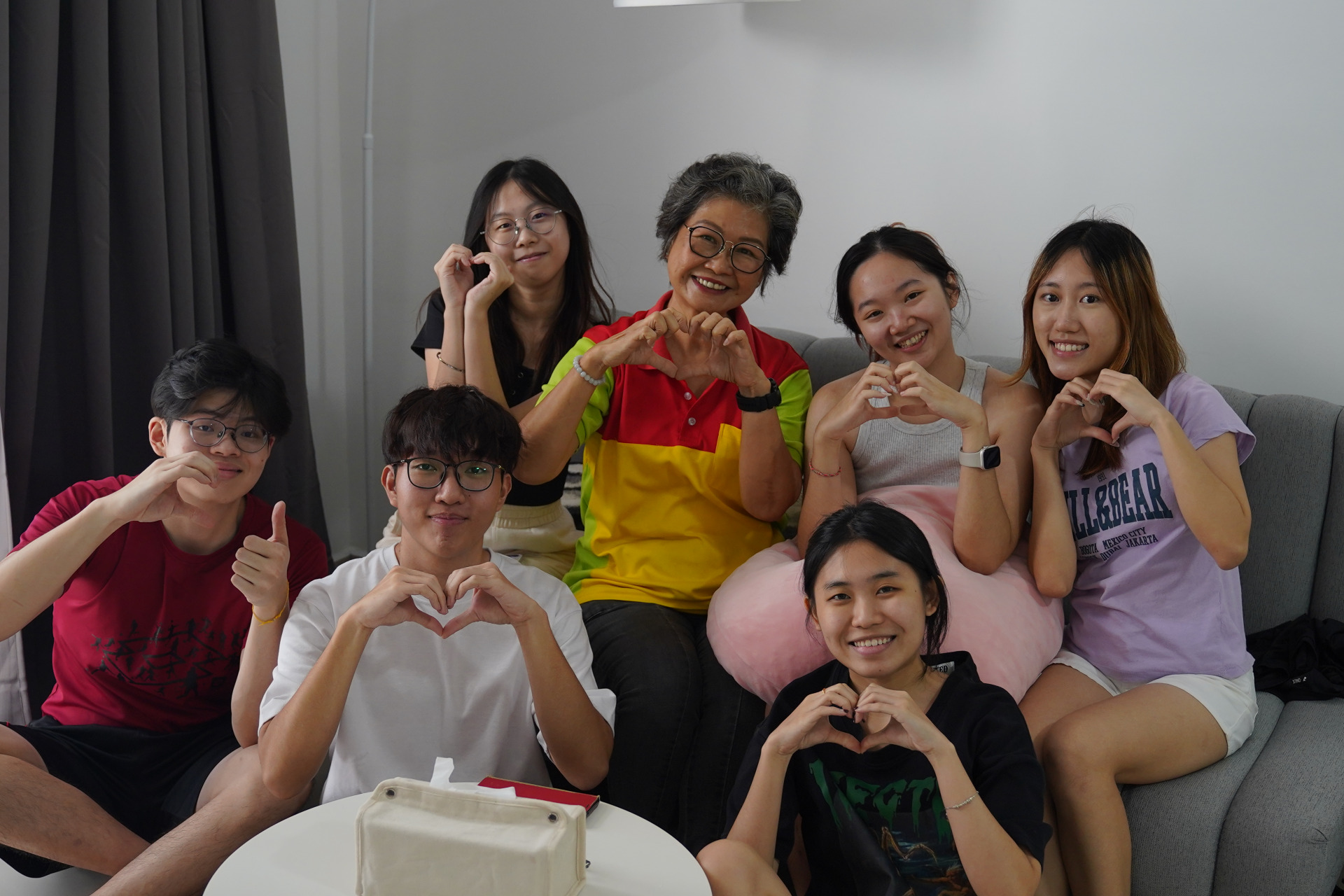 学习现场｜数码时代不脱节 老人网红突破年龄鸿沟