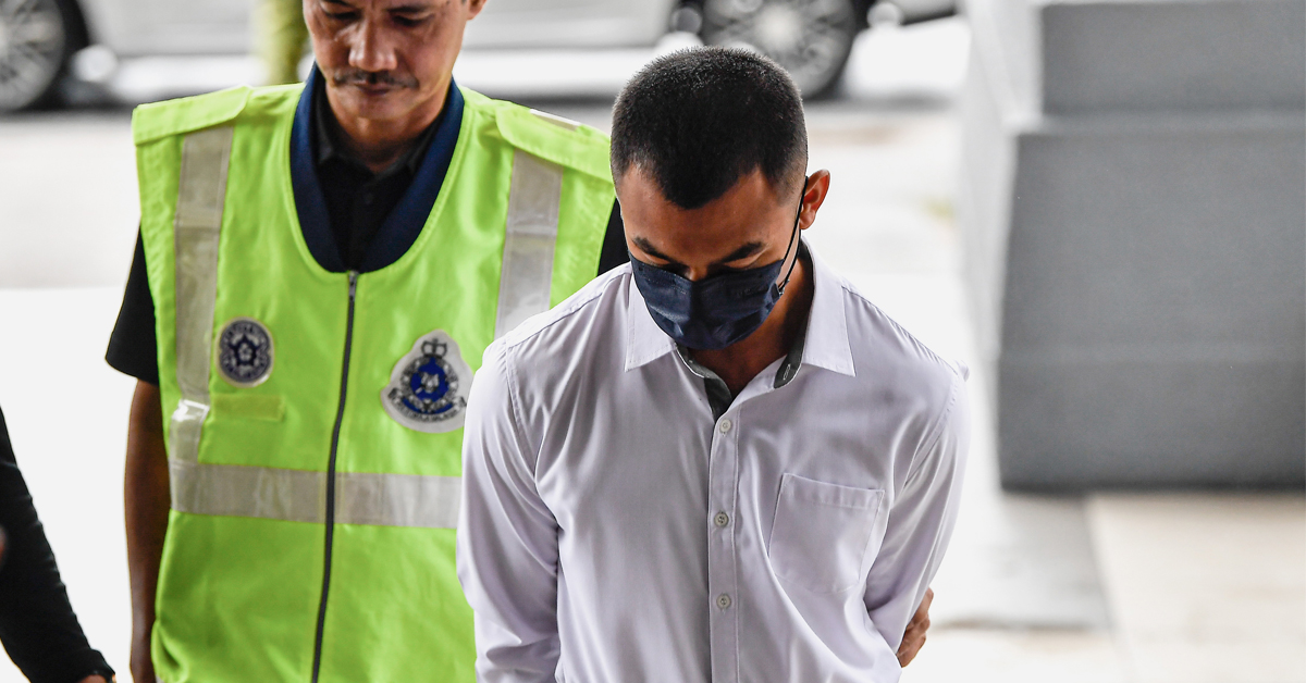 阿米鲁（右）被押到地庭面控。