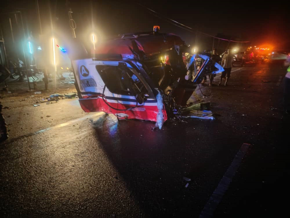 拖格罗厘毁坏不堪。（警方提供）