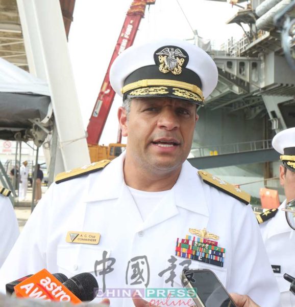 阿丹·克鲁兹少将。