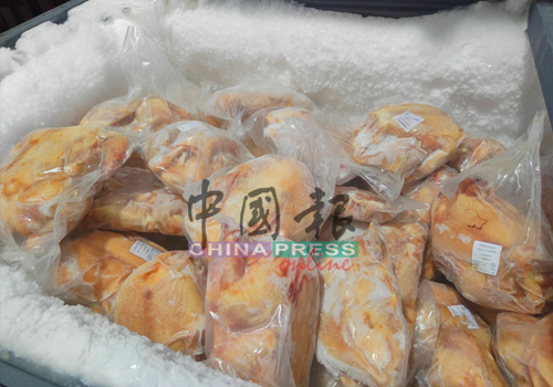 300公斤重的冷涷鸡因为冒用清真标志而被充公。