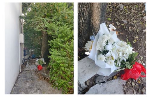 有民众在现场放置鲜花悼念死者。