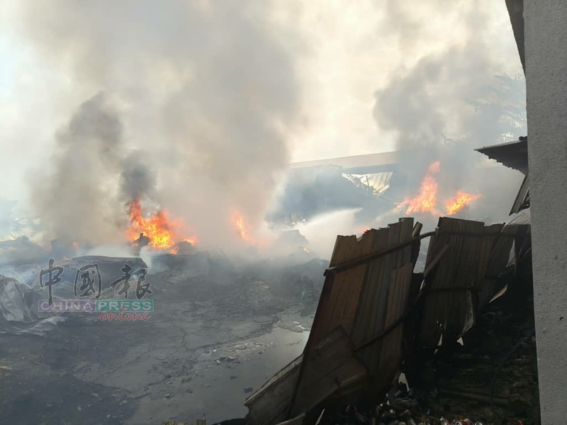 独家｜无情火烧毁家传祖业 损失至少80万 厂主欲哭无泪