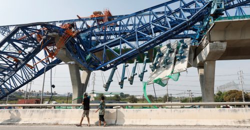 曼谷在建高架桥意外 起重机倒塌6死9伤