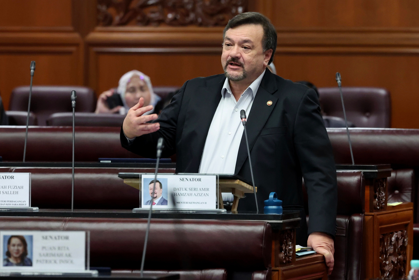 阿米尔韩查在国会上议院回答问题时，指目前有36.2%活跃会员储蓄达到基本目标。