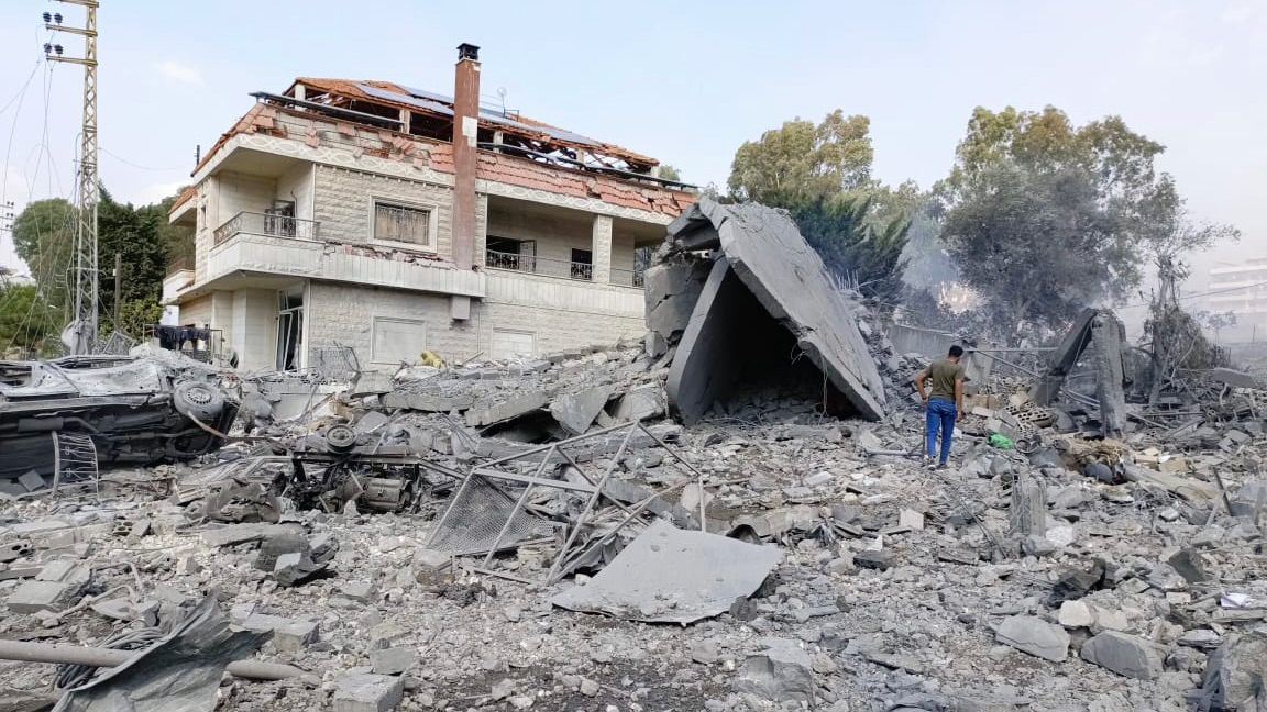 以色列对黎巴嫩发动空袭，导致建筑物严重损毁。