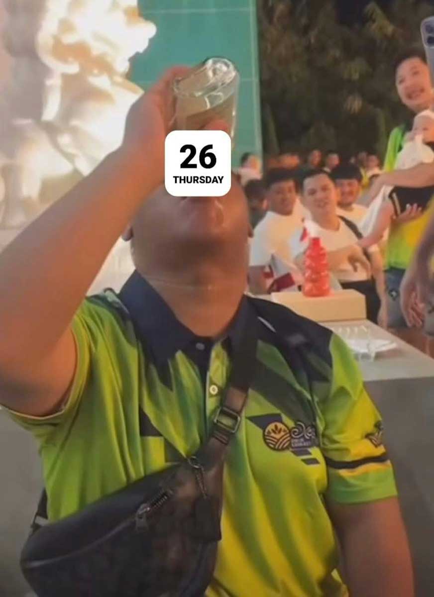 网传片段见到Bank Leicester灌下威士忌时神情已经有异。