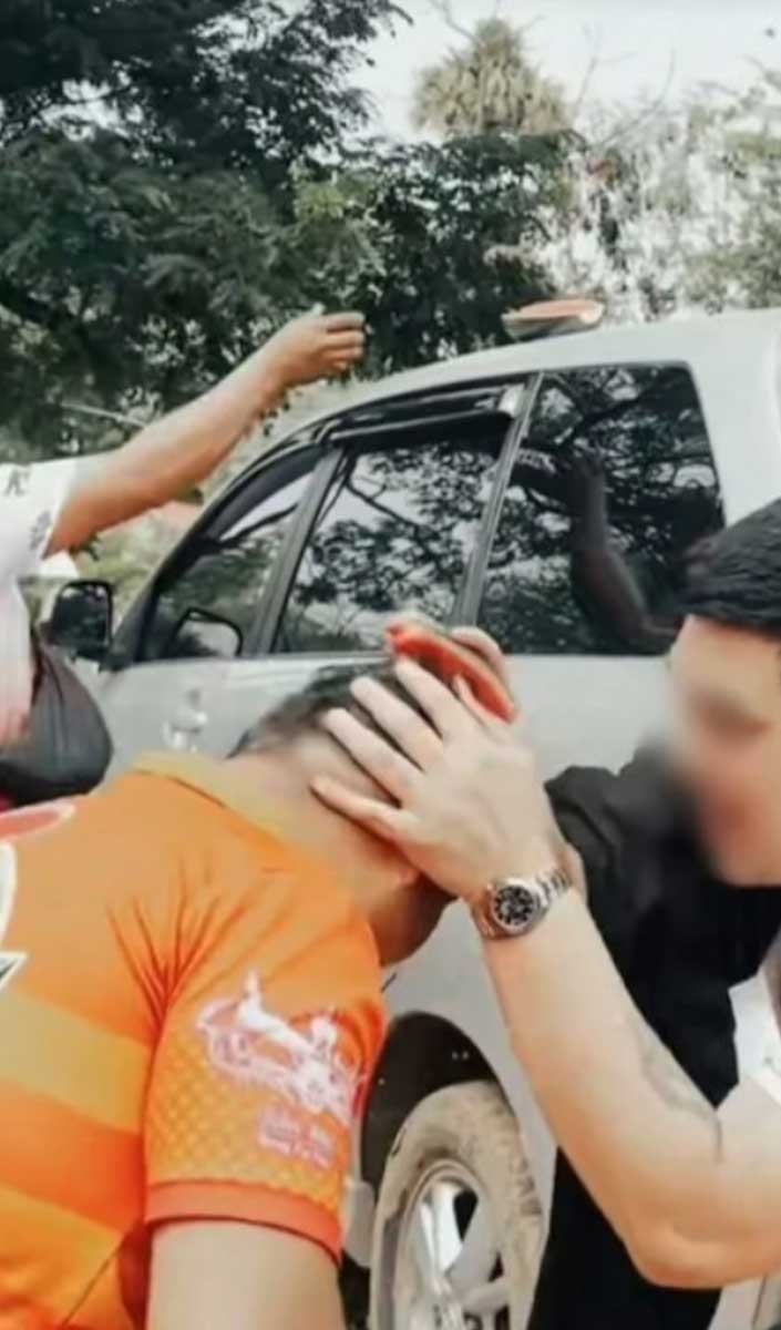 网民发现有些人花钱请来Bank Leicester，只为了戏弄他。