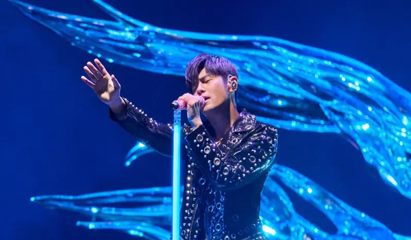 天王周杰伦日前在大巨蛋一连开唱4天，至今相关话题依旧持续备受讨论。