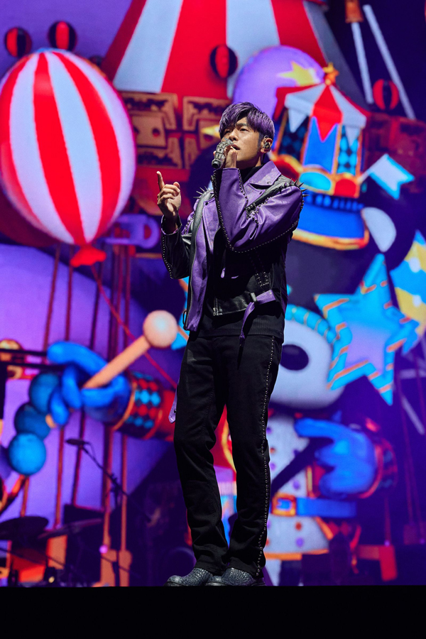 有女粉丝为了看周杰伦演唱会，陷陪睡骗局，不料最后惨遭放鸟。