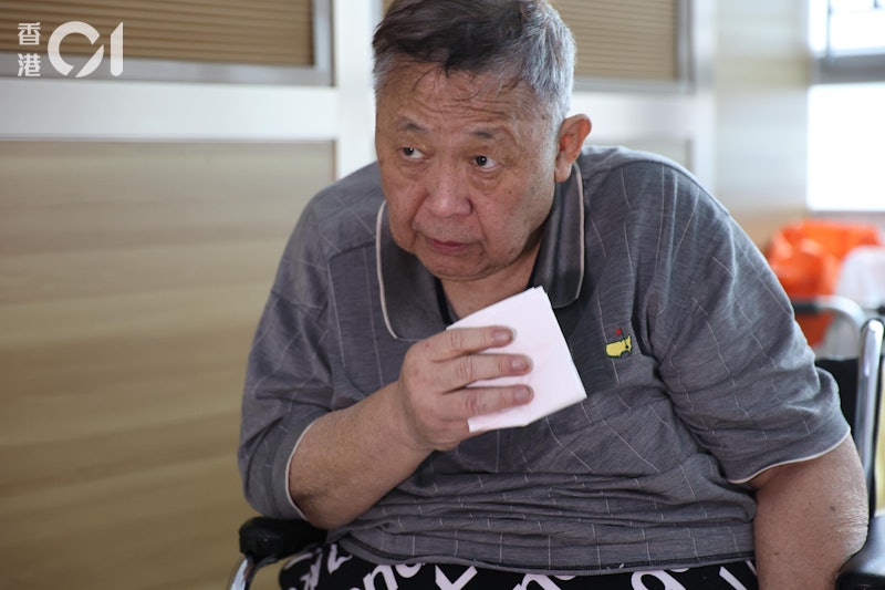 秦煌否认患糖尿病,称是皮肤问题。