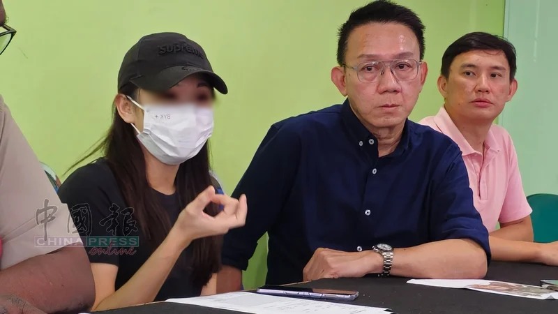 女事主（左）叙述遭男顾客追求不得及展开疯狂骚扰的经过，右2为林道祥。