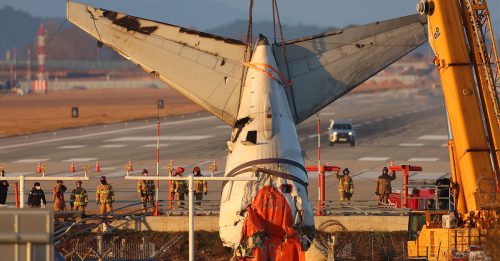 韩客机坠毁｜济州航空空难头七 失事现场搜查进入尾声