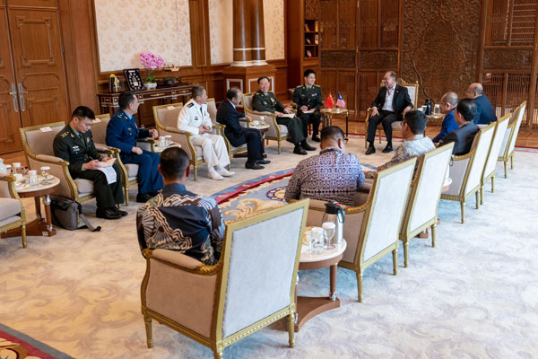 安华接见中国参谋长