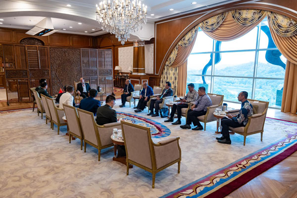 安华接见中国参谋长