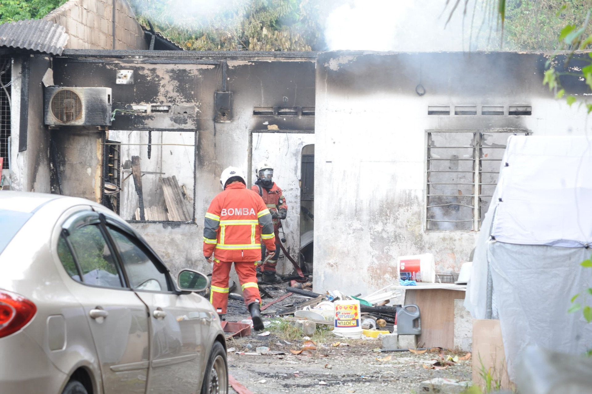 住宅近乎被烧毁。