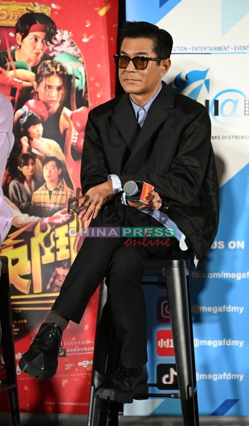 被要求推荐《临时决斗》或《哈哈哈新年喜戏》,古天乐不想破坏与好友宣萱的感情,喊媒体不要“陷害”他!